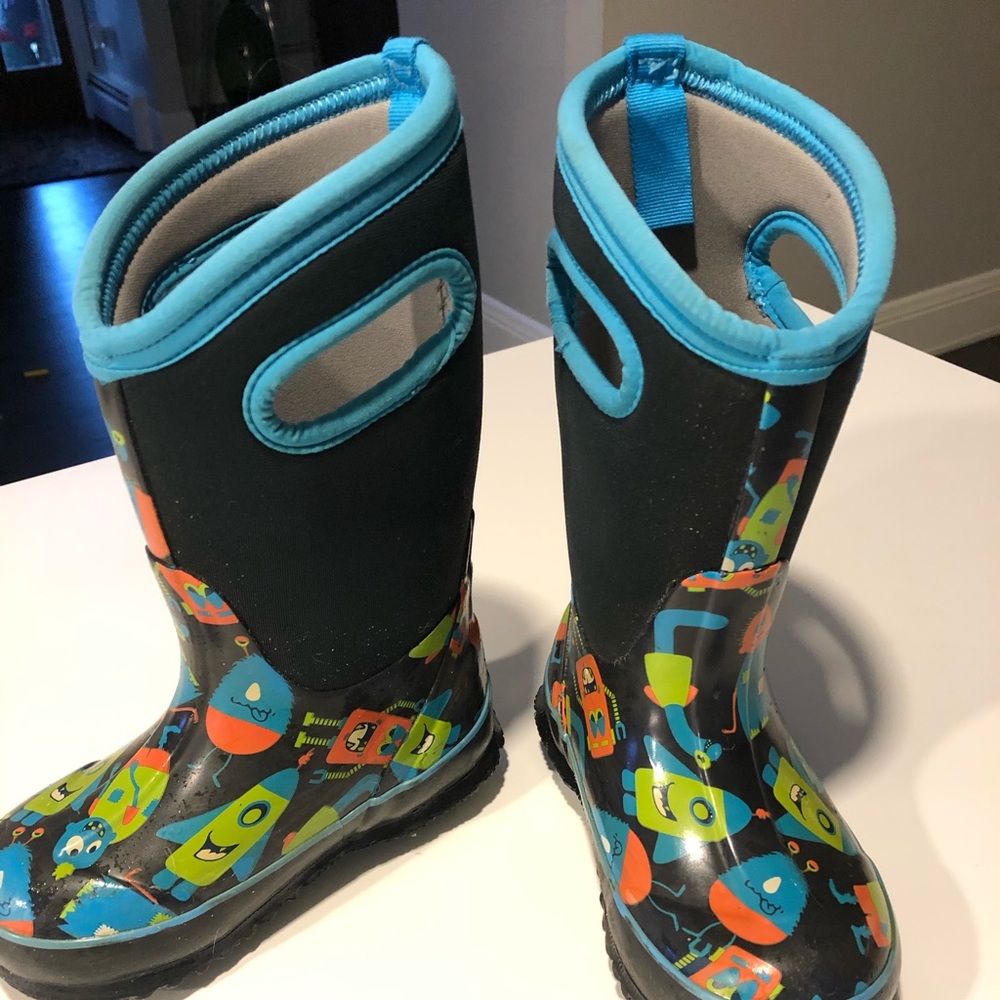 10 toddler Bogs boots
